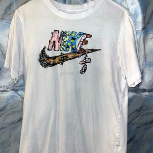 Nike graphic t shirt